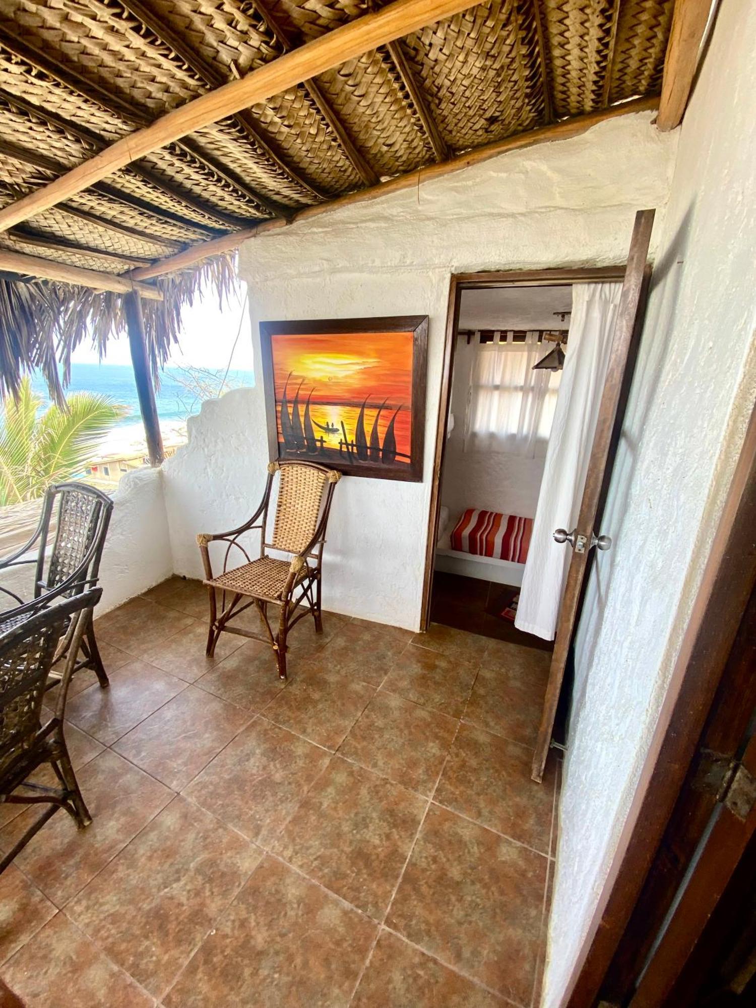 Hotel Smiling Crab Canoas de Punta Sal Exterior foto