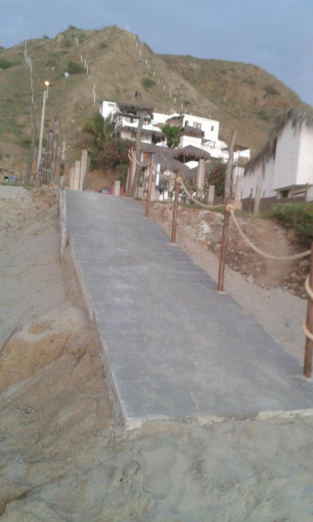 Hotel Smiling Crab Canoas de Punta Sal Exterior foto