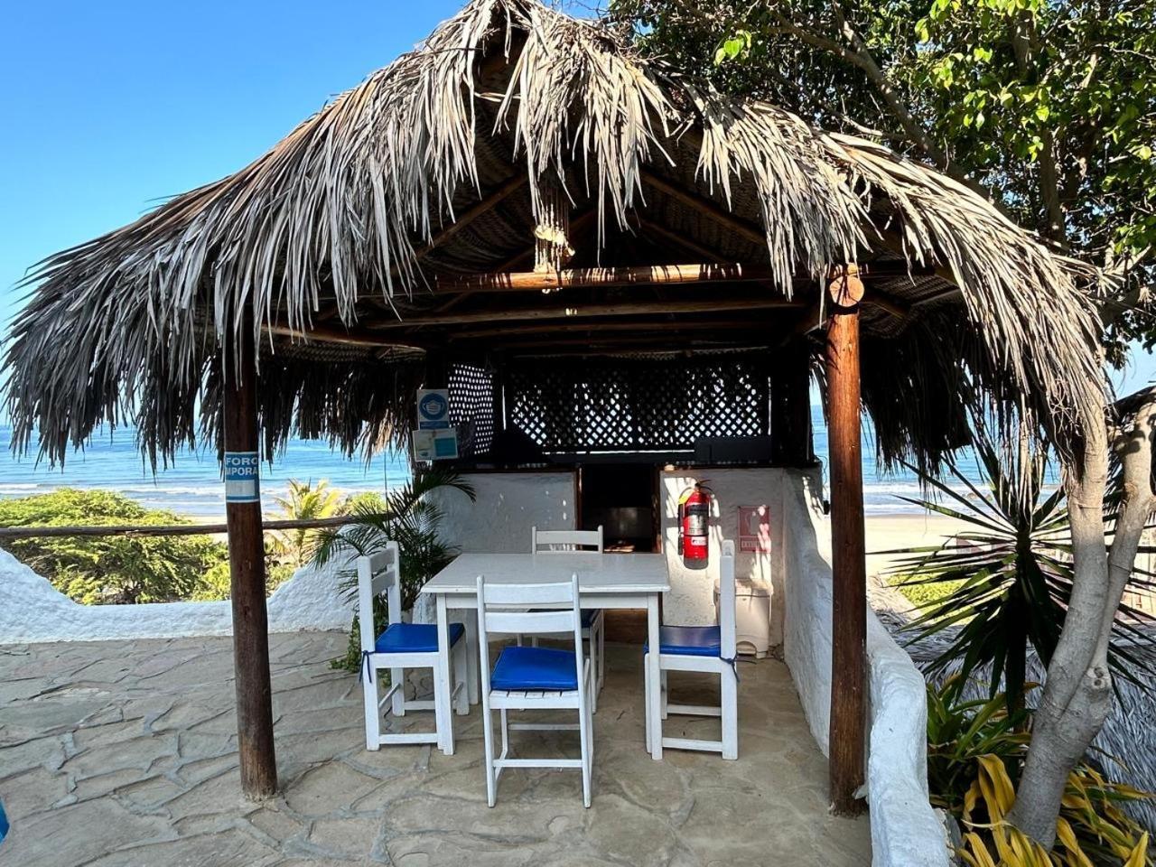 Hotel Smiling Crab Canoas de Punta Sal Exterior foto