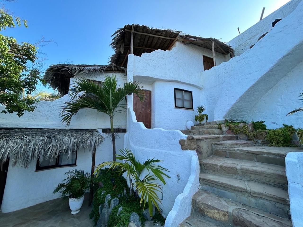 Hotel Smiling Crab Canoas de Punta Sal Exterior foto